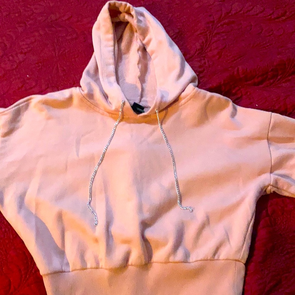 Really cute I personally love the chains😍